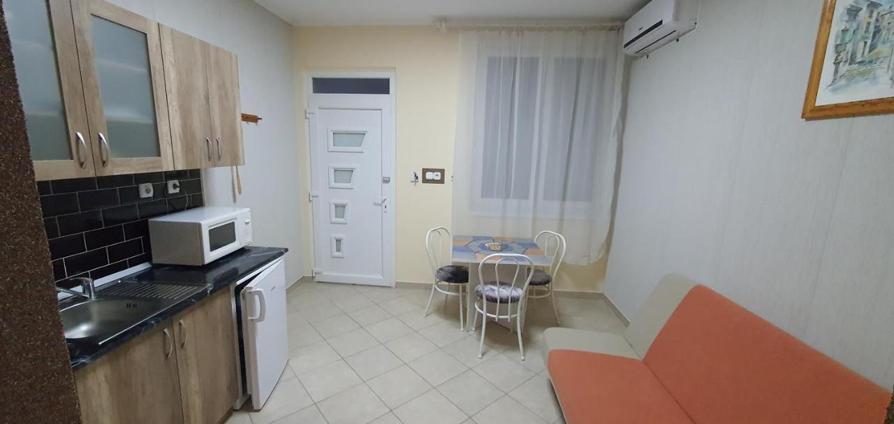 Szlavi Apartment *
